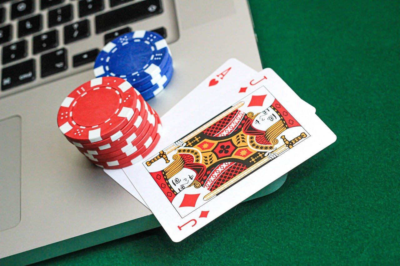 Ilustrasi platform taruhan sportsbook, slot online, dan live casino kepo88 dengan akses mobile
